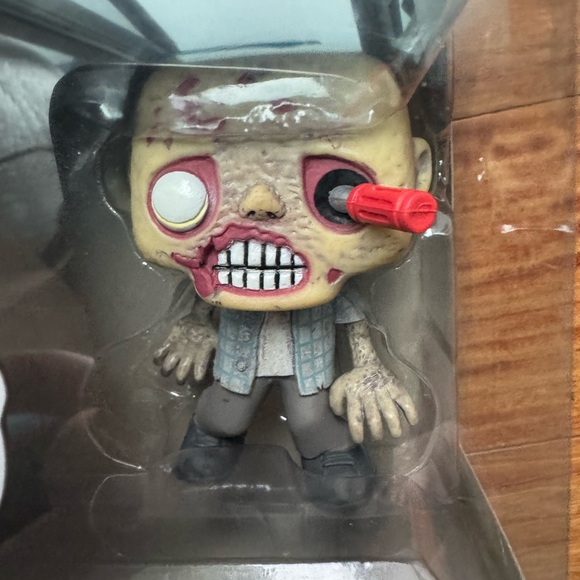 Funko The Walking Dead RV Walker with Blue Shirt - Picture 6 of 6